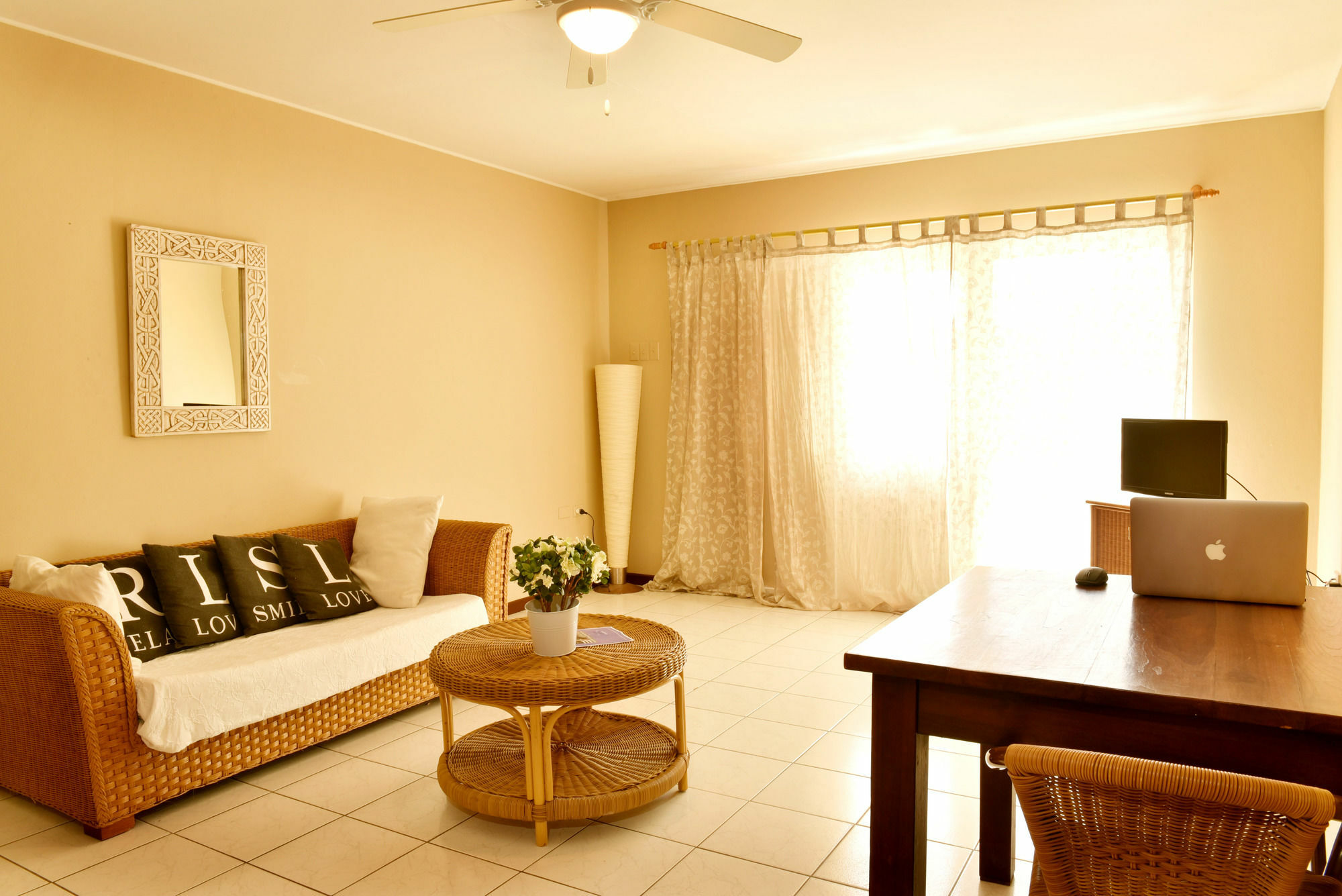 Pega Pega Apartments โอรันเยสตัด ภายนอก รูปภาพ
